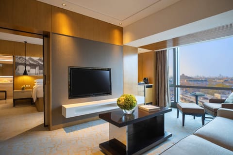 Club Suite, 1 King Bed | Living room | LCD TV