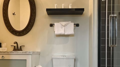 Combined shower/tub, designer toiletries, hair dryer, towels