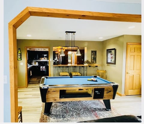 Pool room to relax and enjoy with friends