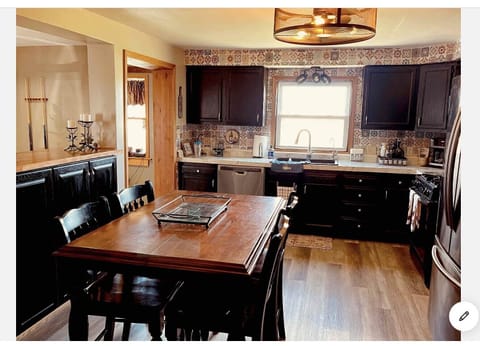 Kitchen table expands to seat six