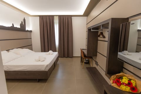 Premium bedding, down comforters, in-room safe, desk