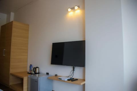 Standard Room | In-room safe, desk, iron/ironing board, free WiFi