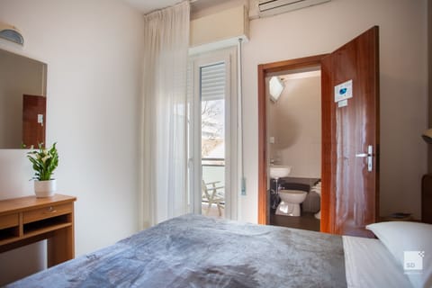 Double Room | Desk, free WiFi