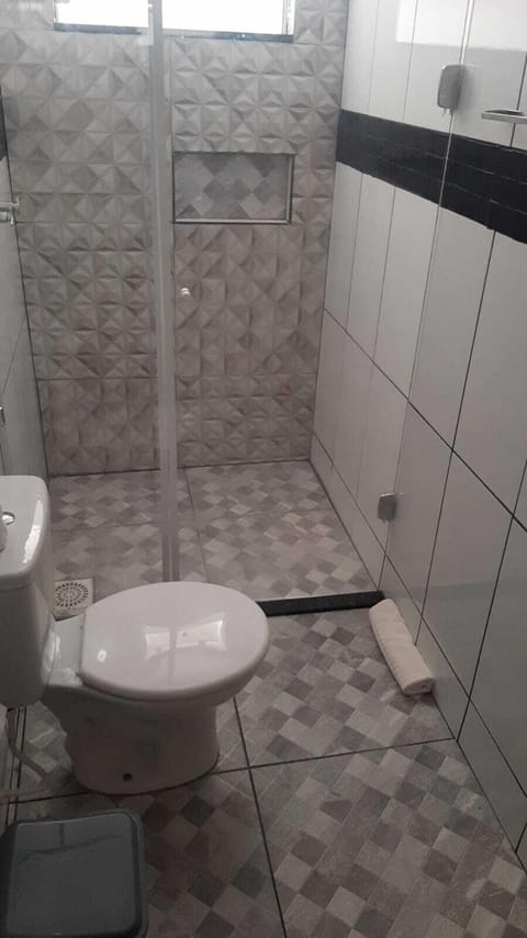 Executive Suite | Bathroom | Free toiletries, towels