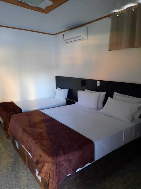 Executive Suite | Minibar, free WiFi, bed sheets