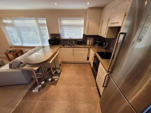 Cottage | Private kitchen | Fridge, microwave, oven, stovetop