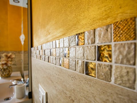 Water, Sky, Building, Azure, Mountain, Tree, Architecture, Body Of Water, Lake, Neighbourhood