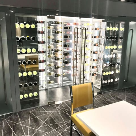 Breakfast and dinner served