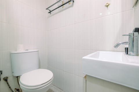 Room | Bathroom | Shower, free toiletries, towels, shampoo