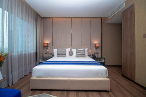 Deluxe Room | Premium bedding, down comforters, memory foam beds, in-room safe