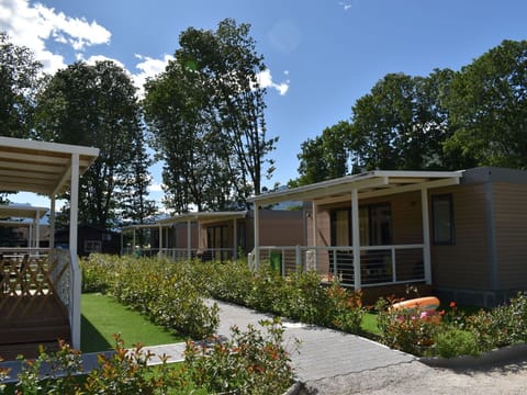 Cloud, Water, Sky, Property, Plant, Swimming Pool, Building, Window, Azure, Blue