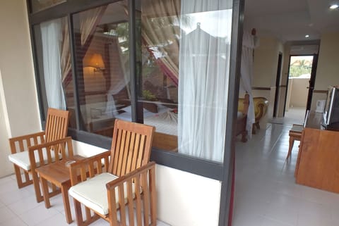 In-room safe, desk, soundproofing, free WiFi