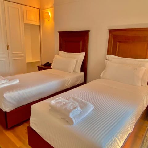 Standard Twin Room | Premium bedding, memory foam beds, minibar, desk