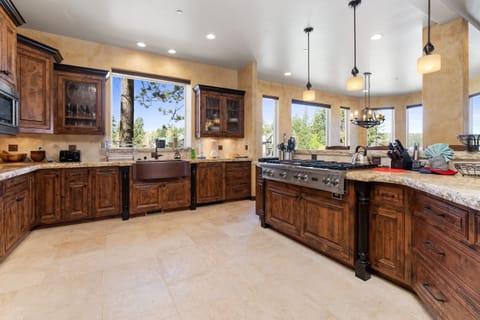 Kitchen - Fully equipped kitchen