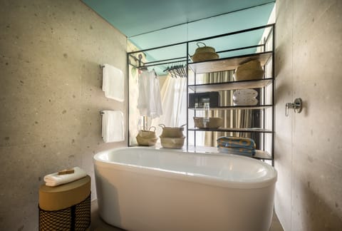 Cherry on top [PLACESSUITE] for 3 Seaview | Deep soaking bathtub