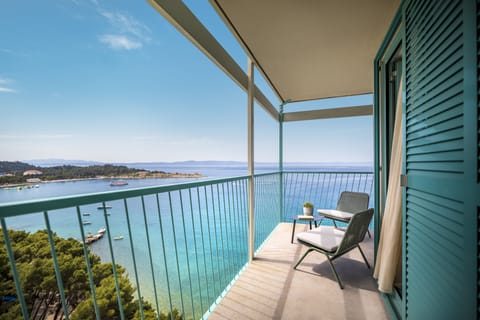 Cherry on top [PLACESSUITE] for 3 Seaview | Balcony