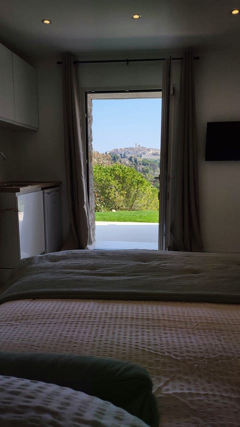 Romantic Studio | Premium bedding, individually decorated, individually furnished