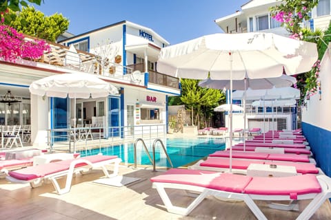 Outdoor pool, open 8:00 AM to 10:00 PM, pool umbrellas, sun loungers