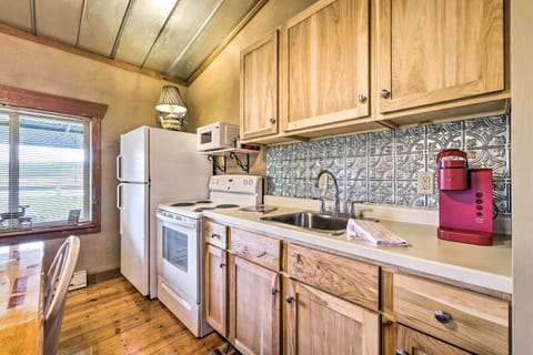 Well-Equipped Kitchen | Dishware & Flatware