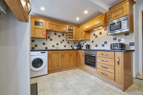 Cummins & Goings Cottage, Barnard Castle - Host & Stay