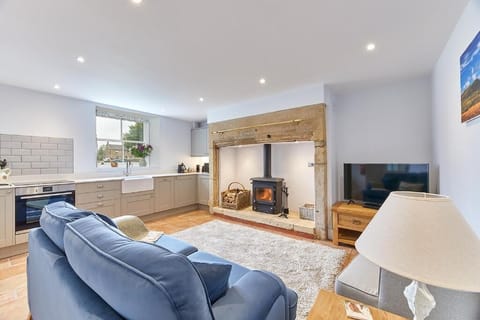 Maggies, Wall - Host & Stay