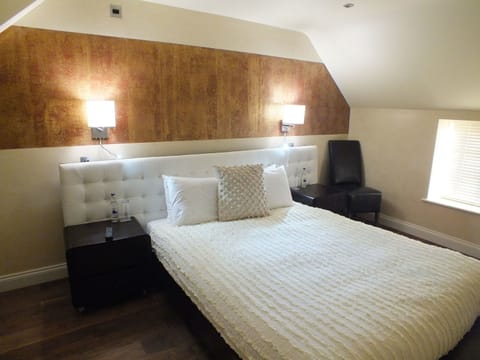 Superior Double Room, Ensuite | Soundproofing, iron/ironing board, free WiFi, bed sheets