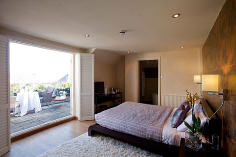 Deluxe Double Room, Ensuite | Soundproofing, iron/ironing board, free WiFi, bed sheets