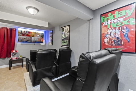 Experience Movie Magic with the Allure of Roku TV! ๐ฟ๐ฅ๐