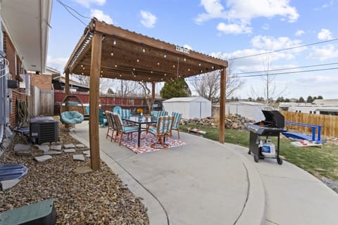 Garden Oasis: Backyard Bliss with Patio Gazebo! ๐ณ๐ก๐