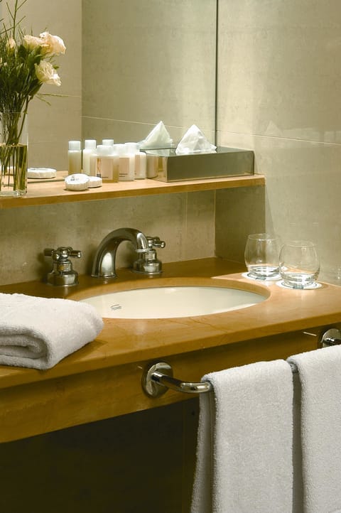 Shower, eco-friendly toiletries, hair dryer, towels