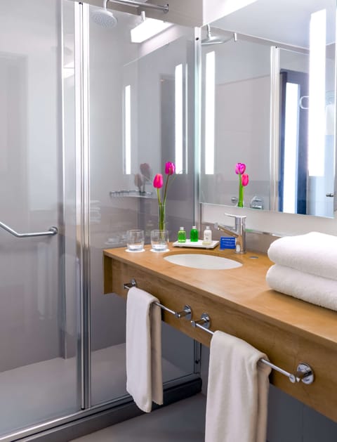 Shower, eco-friendly toiletries, hair dryer, towels