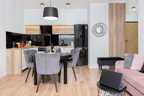 Spacious living room with full equipment. 