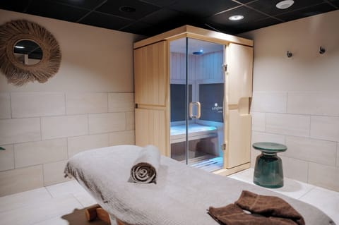 Body treatments, facials, 2 treatment rooms, massages