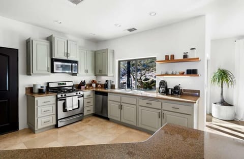 Fully Equipped Modern Kitchen