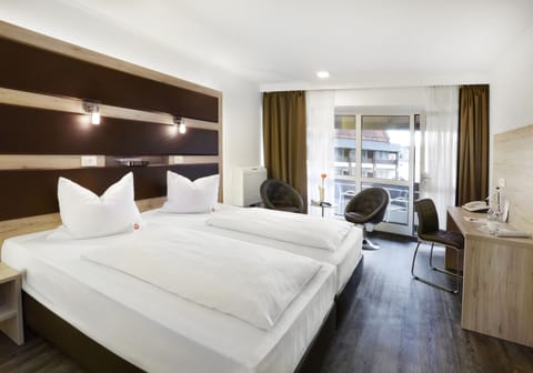 Superior Double Room, City View | Hypo-allergenic bedding, down comforters, in-room safe, desk