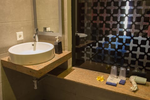 Deluxe Room | Bathroom | Towels
