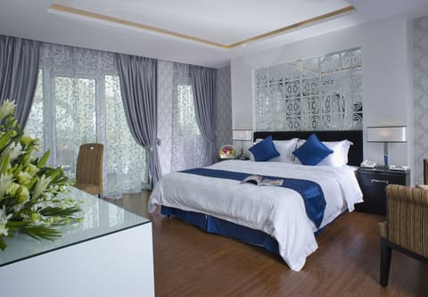 Egyptian cotton sheets, premium bedding, pillowtop beds, minibar