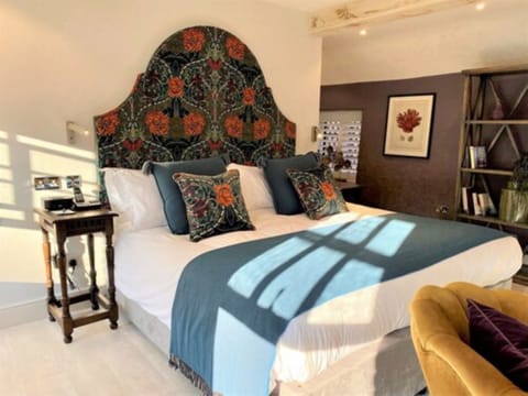 Splendid Historic Suite | Premium bedding, minibar, in-room safe, individually decorated