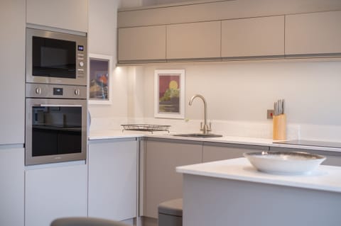 Cottage | Private kitchen | Fridge, dishwasher, electric kettle, toaster