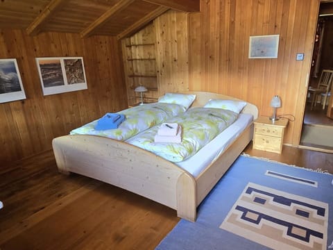 Furniture, Comfort, Wood, Interior Design, Bed Frame, Architecture, Picture Frame, Bed, Pillow, Floor