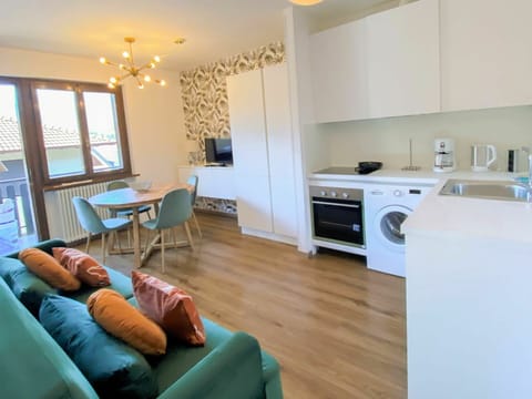 Sky, Mountain, Snow, Cloud, Highland, Slope, Outdoor Recreation, Tree, Freezing, Terrain