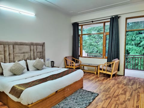 Deluxe Double Room | Free WiFi, bed sheets