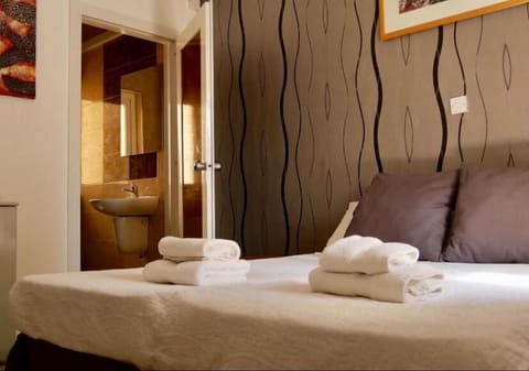 Comfort Double or Twin Room | Minibar, iron/ironing board, free WiFi, bed sheets