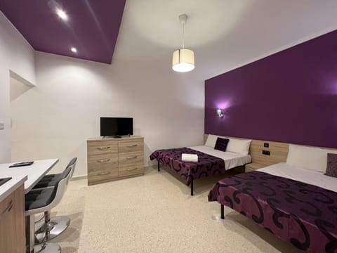 Deluxe Studio | Minibar, iron/ironing board, free WiFi, bed sheets