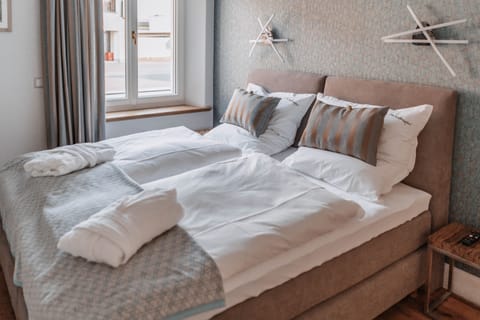 Apartment (2, Die Traeumerei) | Premium bedding, down comforters, in-room safe, individually decorated