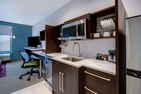 Suite, 1 Bedroom | Private kitchen | Coffee/tea maker