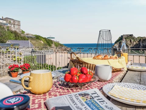 Outdoor area | Ocean Waves, Tenby