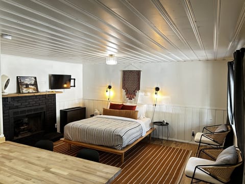 Cabin, 1 Queen Bed with Sofa bed | Premium bedding, down comforters, memory foam beds, minibar