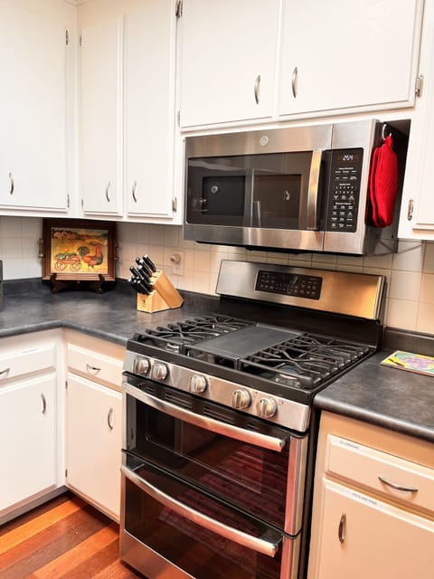 Great gas stove for cooking.