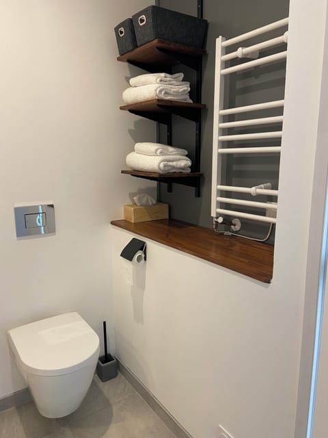 Room | Bathroom | Hair dryer, towels, soap, shampoo